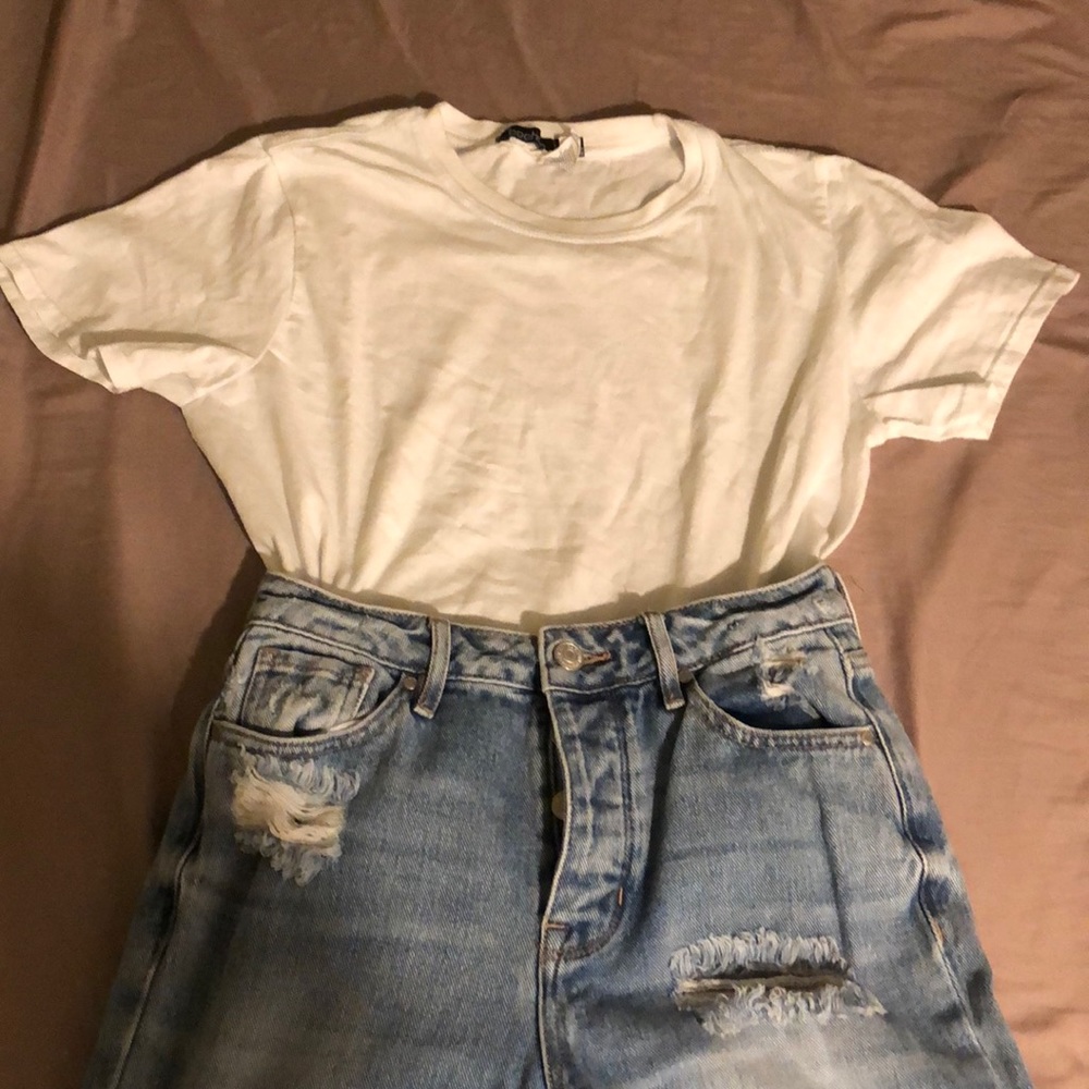 Plain white T shirt